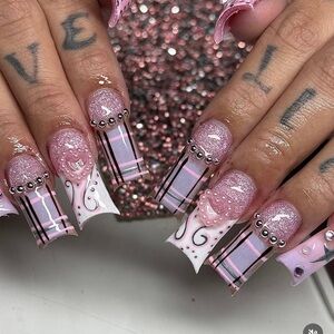Pink and White Acrylic Nail Set